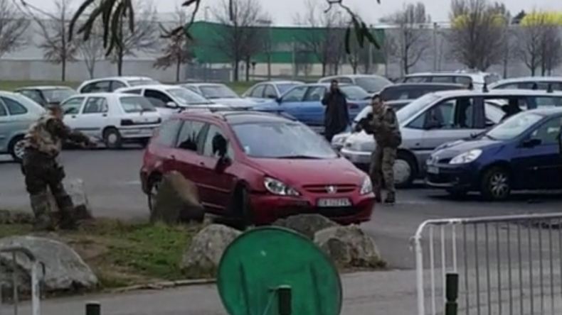 Le forcené de Valence aurait agressé les militaires car il ne trouvait pas de place pour se garer