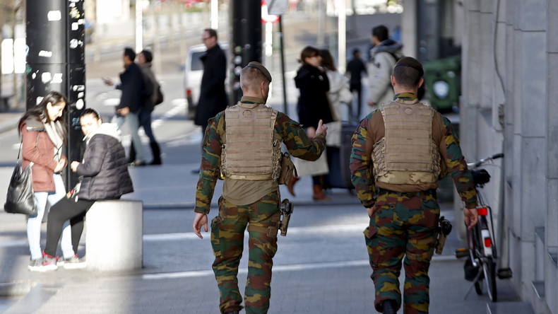 Bruxelles : le niveau d’alerte pour les policiers et militaires baissé au niveau deux