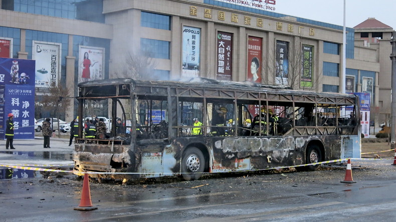 L'incendie criminel d'un bus fait au moins 14 morts dans le nord de la Chine
