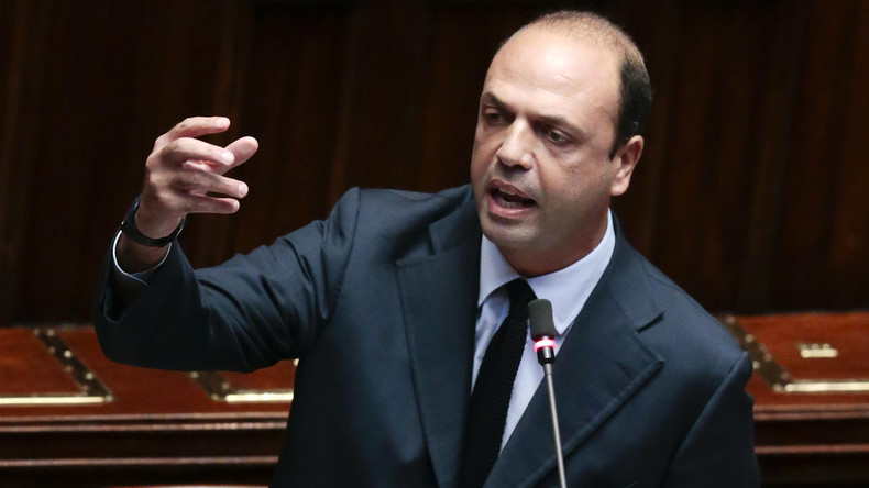Italie : le ministre de l'Intérieur compare les mères porteuses à des délinquants sexuels