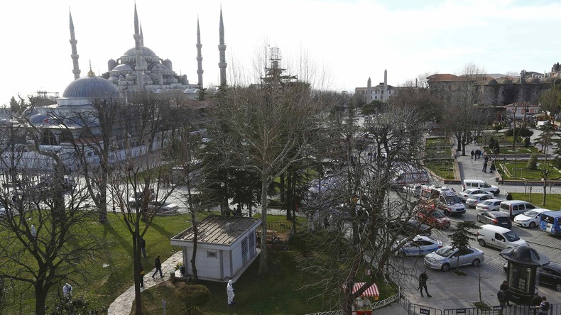 Dix touristes étrangers morts dans un attentat suicide qui a secoué Istanbul (VIDEO)