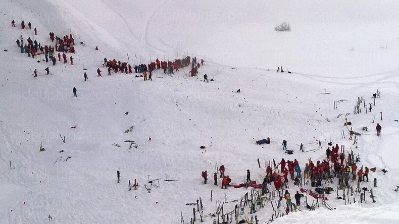 Tragédie en Isère : trois personnes périssent dans une avalanche, le professeur en garde à vue