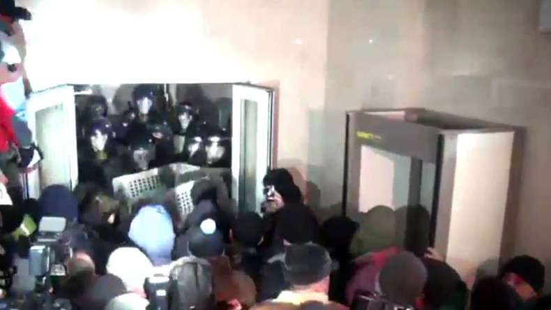 Moldavie : des manifestants prennent d’assaut le parlement du pays
