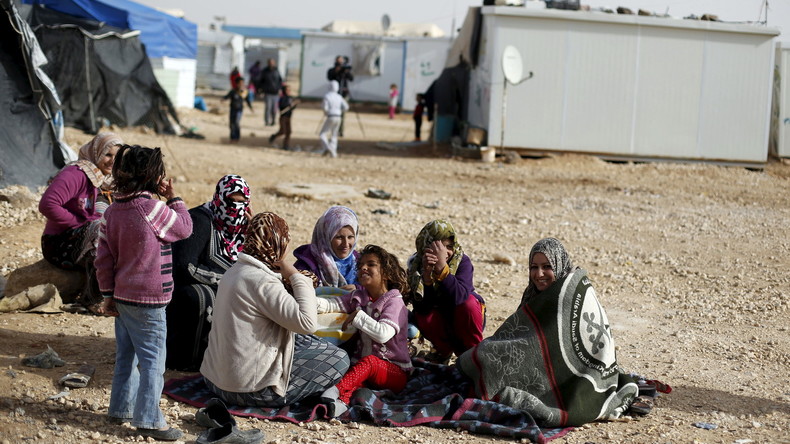 Alors que des tempêtes approchent, 16 000 Syriens sont toujours bloqués à la frontière jordanienne