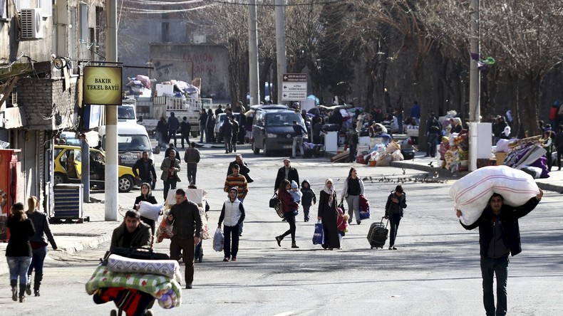 Des centaines de personnes fuient les combats entre Ankara et les Kurdes au sud-est de la Turquie