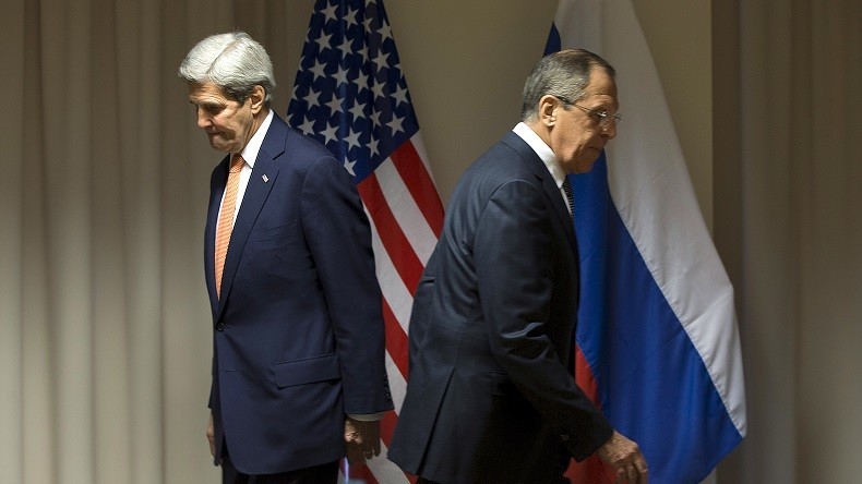 «Falsifiée, effrontée» : Lavrov dénonce l’accusation que Poutine est corrompu, auprès de Kerry