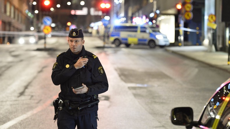 Des hommes masqués auraient passé à tabac des migrants à Stockholm