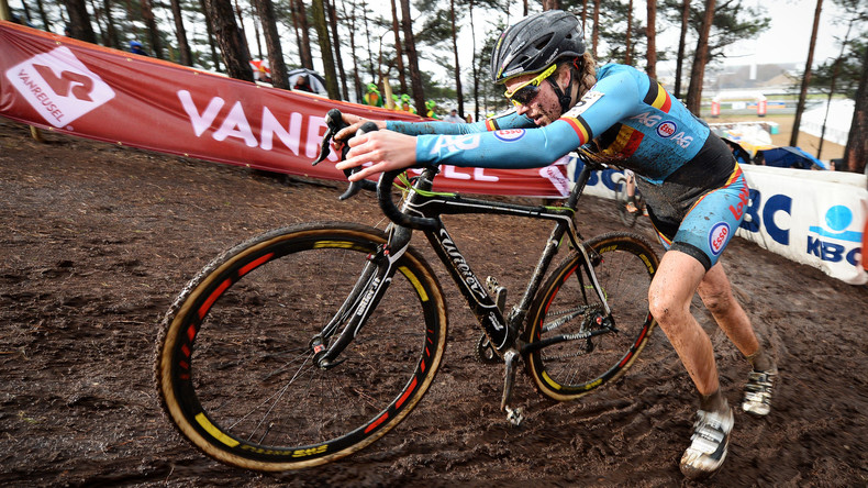 Un «moteur caché» découvert dans un vélo lors du mondial de cyclo-cross