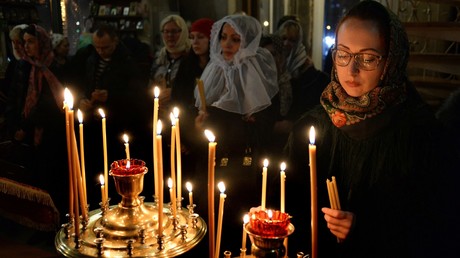 La Russie se rend dans les églises pour la traditionnelle messe de la Nativité 