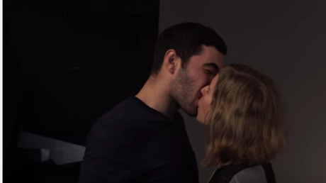  Une vidéo montrant des juifs et des arabes s’embrasser aurait été supprimée par Facebook (VIDEO)