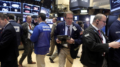 Les traders travaillent dans une salle du New York Stock Exchange le 7 janvier dernier