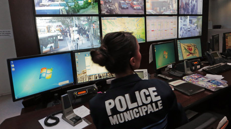 Grâce à un voleur qu'ils allaient interpeller, les policiers sauvent un SDF en arrêt cardiaque