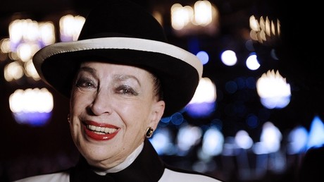 En direct, Geneviève de Fontenay s’en prend à Valls… et se fait recadrer par Cyril Hanouna (VIDEO)