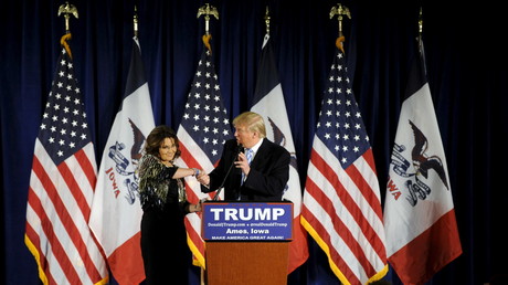 Sarah Palin appelle les Républicains à voter pour Donald Trump aux primaires