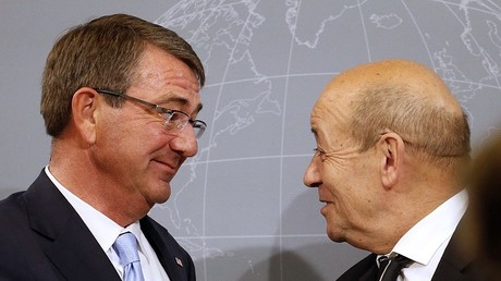 Les ministres de la Défense US et français s’affichent en «amis» contre Daesh, et accusent Moscou
