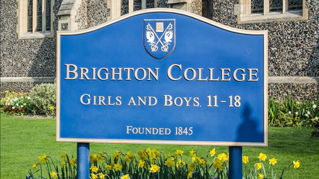 Une école privée anglaise autorise les garçons à porter l’uniforme des filles et vice-versa