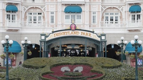 Un jeune homme arrêté dans un hôtel Disneyland Paris avec deux armes et un Coran