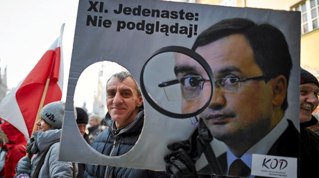 Manifestation contre une loi renforçant la surveillance, en Pologne
