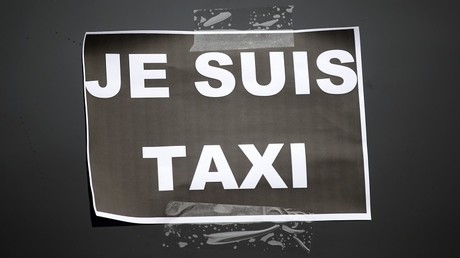 Les chauffeurs de Uber appellent à manifester contre les concessions de Valls faites aux taxis