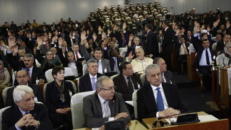 Réforme constitutionnelle en Algérie : la présidence limitée à deux mandats maximum