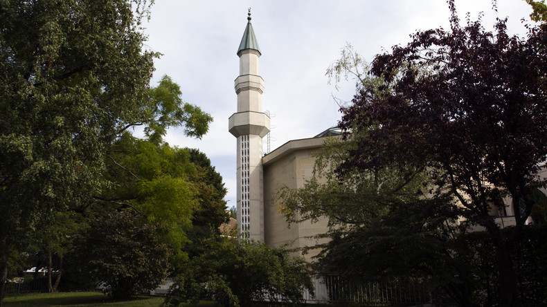 Les filles d'une école de Genève courent en salle à cause de la proximité d'une mosquée ?