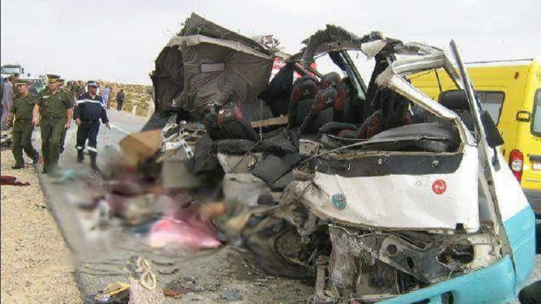 Algérie : treize morts dans une collision entre un camion et un minibus