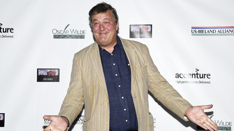 Vexé par les critiques à son encontre, Stephen Fry supprime son compte Twitter