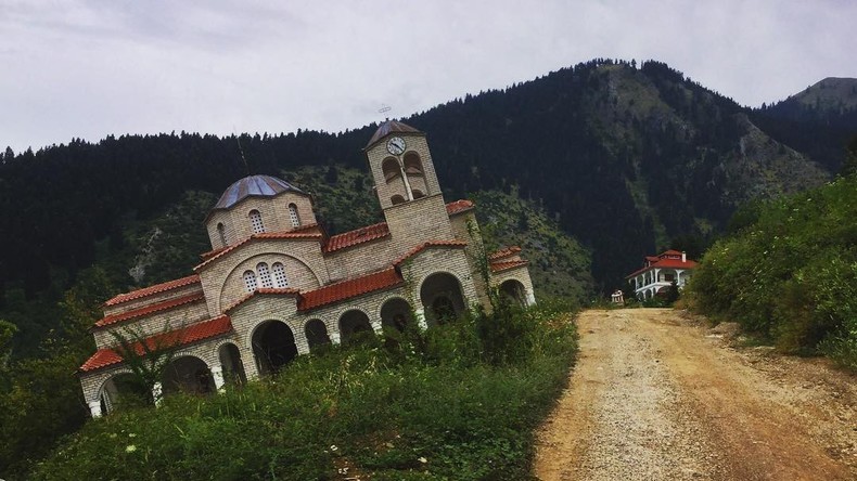 Un village grec, ignoré par le gouvernement, attend d'être avalé par une montagne (PHOTOS, VIDEO)