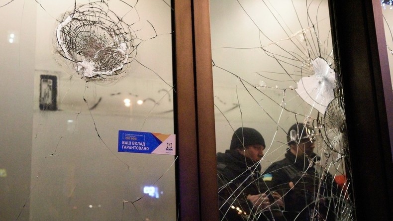 Ukraine: des violences éclatent à Kiev le jour de l'anniversaire du Maïdan (VIDEO, PHOTOS)