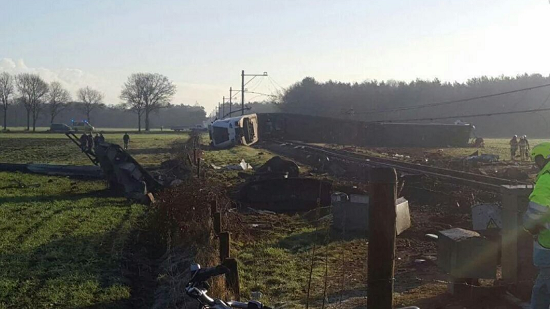 Pays-Bas: un accident de train dans l'est du pays, fait 1 mort et plusieurs blessés (PHOTOS, VIDEOS)