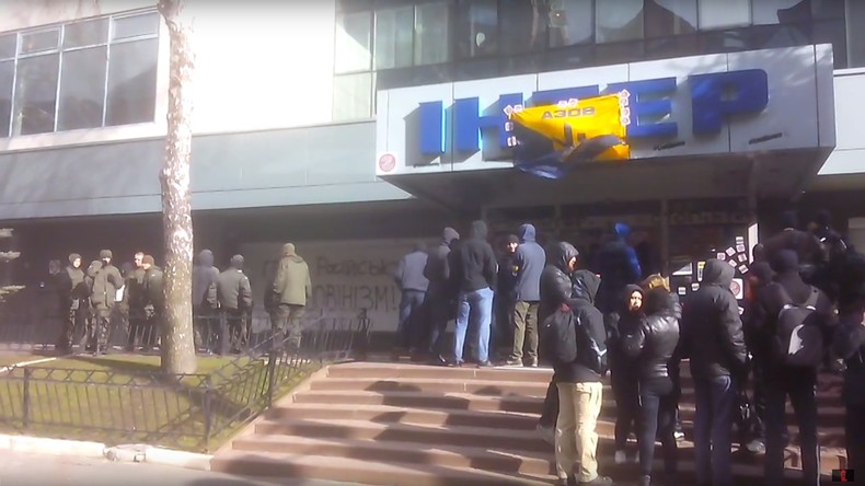 L’immeuble d'une chaîne de télévision bloqué par le bataillon paramilitaire Azov à Kiev (VIDEO)