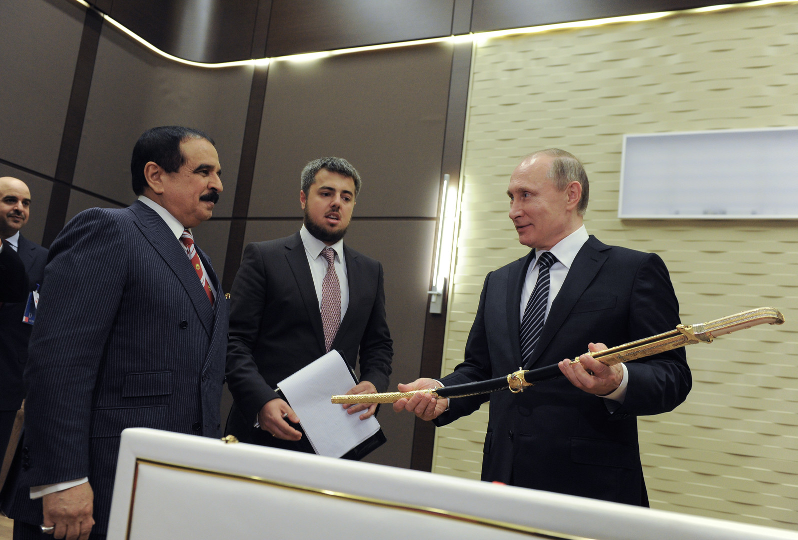Cheval contre épée : les dirigeants russe et bahreïni se sont échangés des cadeaux