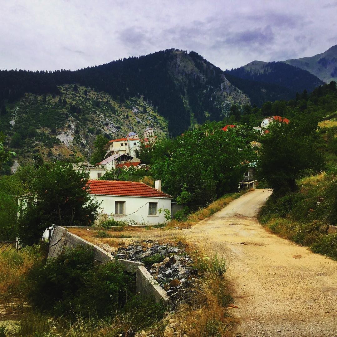 Un village grec, ignoré par le gouvernement, attend d'être avalé par une montagne (PHOTOS, VIDEO)