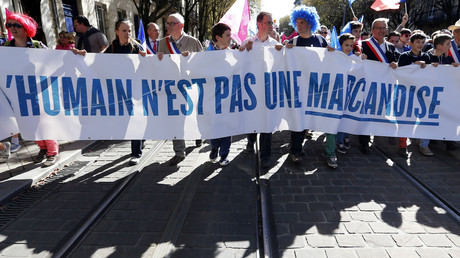 Contre la GPA,  des féministes de gauche et un collectif lesbien se mobilisent (VIDEO)