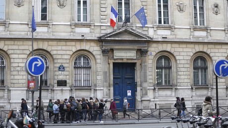 Pour éviter des attentats meurtriers les élèves pourraient être autorisés à fumer dans les lycées