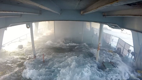 N’avez-vous jamais pensé à quoi ressemble l’intérieur d’un bateau en train de couler ? (VIDEO)