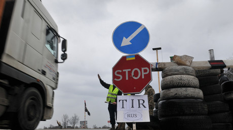 Poids lourds russes interdits de transit en Ukraine : une nouvelle dimension de la crise en images