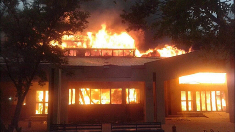Afrique du sud : trois universités fermées après des violences raciales sur le campus (PHOTOS)