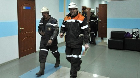 Des sauveteurs russes dans la mine de Severnaya