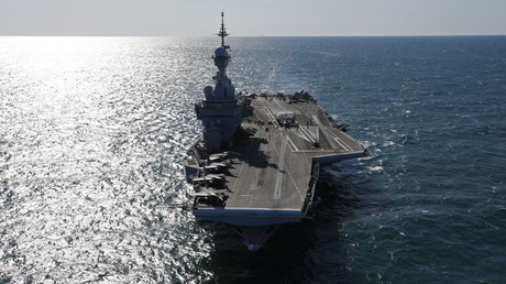 Le porte-avions Charles-de-Gaulle fait route vers la Libye