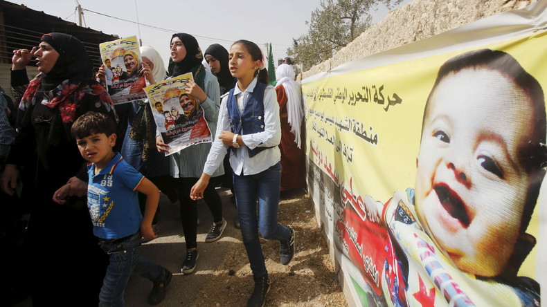 La femme de l’Israélien jugé pour avoir tué trois palestiniens qualifie leur famille de «terroriste»