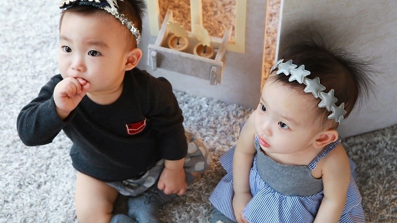 Vietnam : une jeune femme donne naissance à des jumeaux de deux pères différents