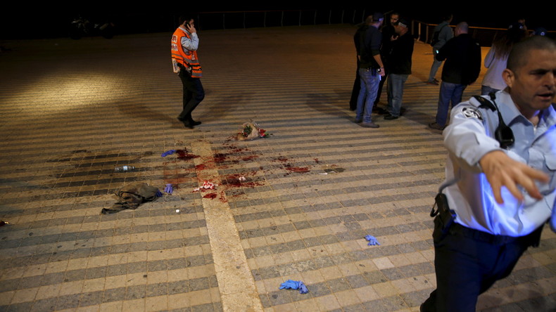 Un touriste américain tué et dix personnes blessées dans une attaque à l’arme blanche à Tel-Aviv