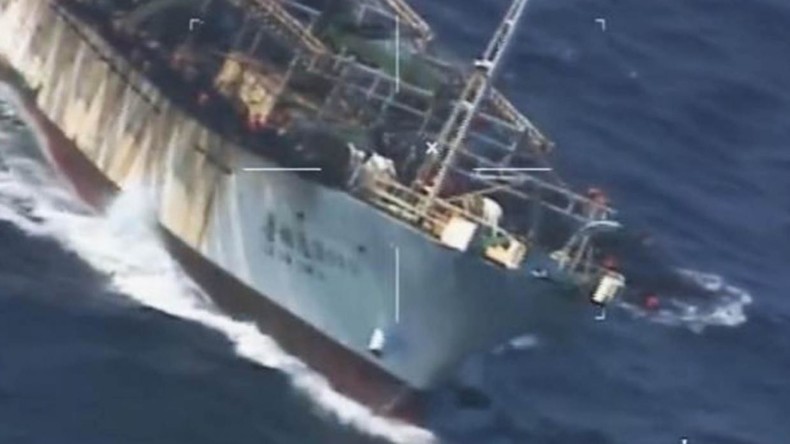 L’Argentine coule un navire chinois pour avoir «pêché illégalement» dans ses eaux (VIDEO)