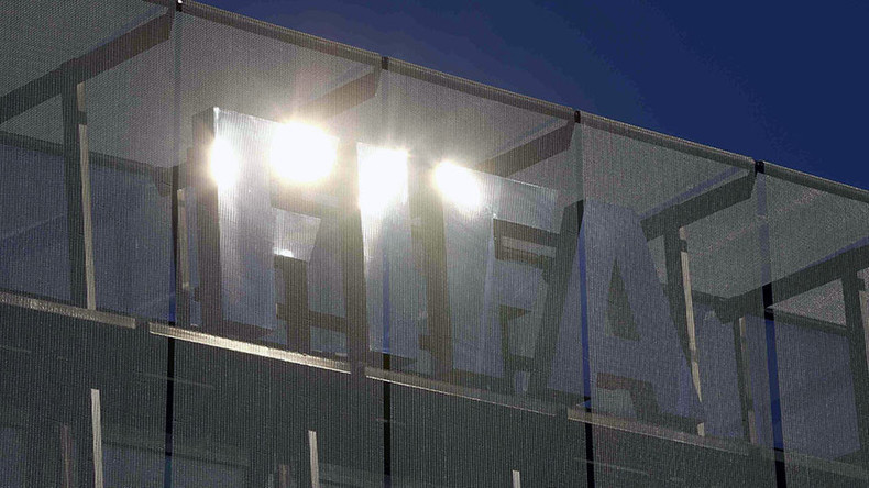 La FIFA réclame des «dizaines» de millions de dollars à ses anciens dirigeants poursuivis