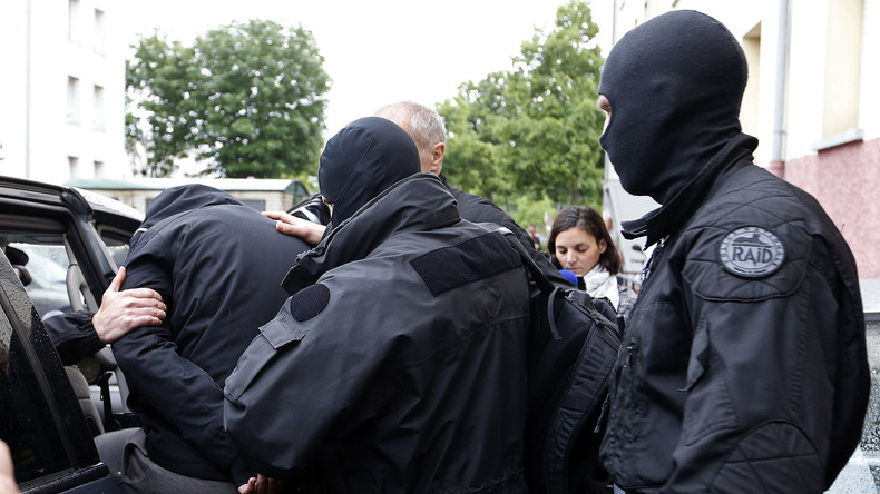 Quatre islamistes présumés arrêtés près de Paris, dont un accusé de préparer des «actions violentes»