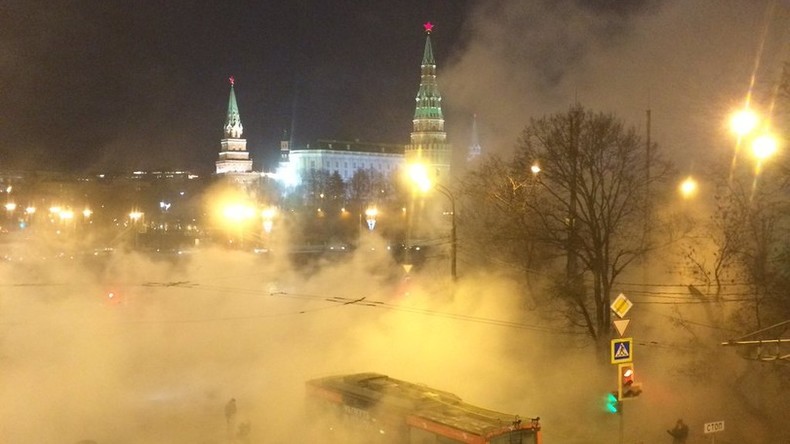 Confusion à Moscou après l'explosion d'une canalisation près du Kremlin, (VIDEO, PHOTOS)