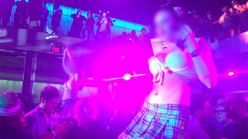 Microsoft fait tache, recrutant des danseuses en tenues d’écolières pour une soirée (PHOTOS, VIDEOS)
