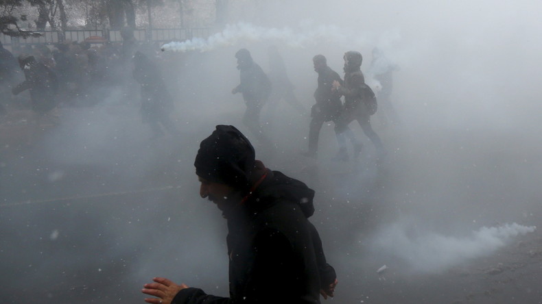 La police turque lance des gaz lacrymogènes pour disperser les Kurdes célébrant Norouz (VIDEO)