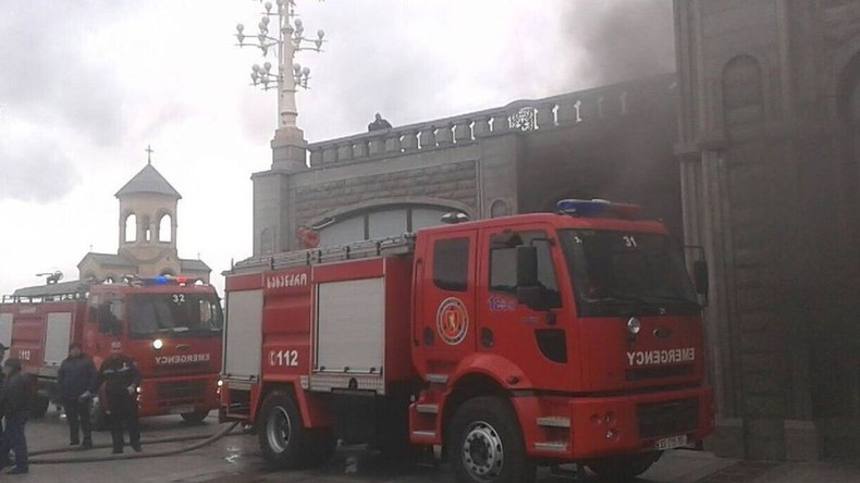 Tbilissi : la cathédrale de la Trinité est en flammes (PHOTOS)